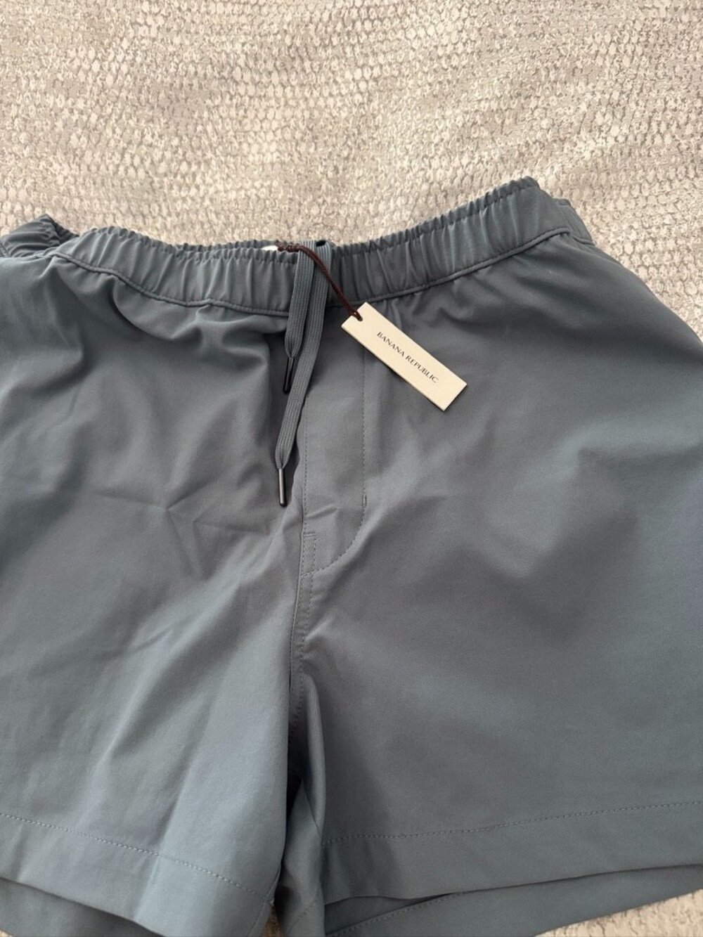 Banana Republic 5" Performance Pull-On Short * Med - Picture 4 of 7